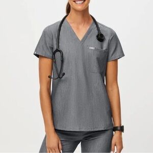 Figs Catarina One Pocket Scrub Top in Graphite Size Small